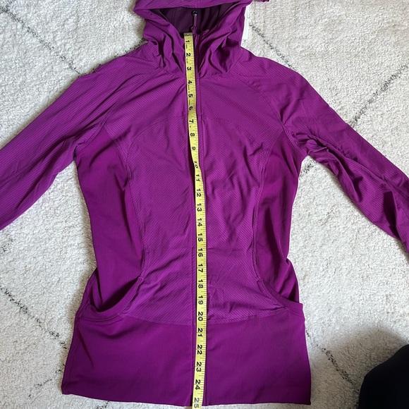 Lululemon Sweater (Size 6) - Picture 11 of 13